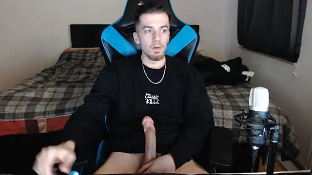 Snapshot of AlbanerYaro45 chatting on February 6, 12:11 am AlbanerYaro45 online show from February 6, 12:11 am