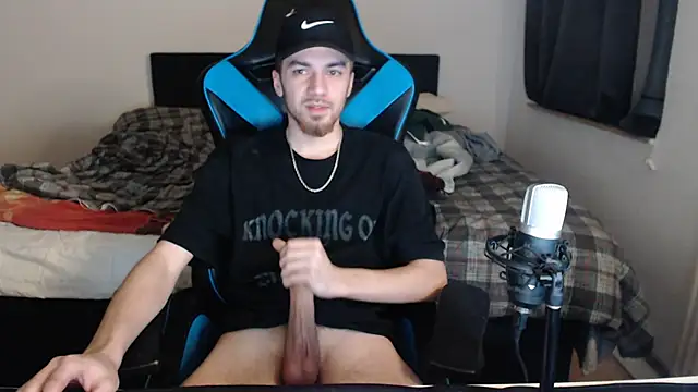 Snapshot of AlbanerYaro45 chatting on February 19, 10:09 pm AlbanerYaro45 online show from February 19, 10:09 pm