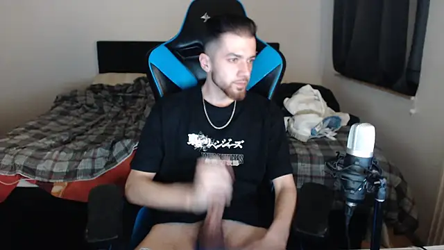 Snapshot of AlbanerYaro45 chatting on March 11, 10:20 pm AlbanerYaro45 online show from March 11, 10:20 pm