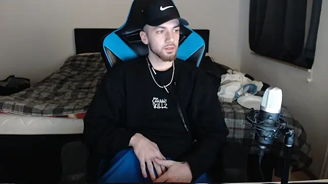 Snapshot of AlbanerYaro45 chatting on March 13, 8:43 pm AlbanerYaro45 online show from March 13, 8:43 pm