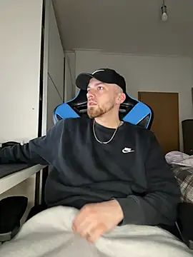 Snapshot of AlbanerYaro45 chatting on April 5, 1:19 pm AlbanerYaro45 online show from April 5, 1:19 pm