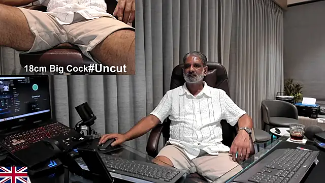 Snapshot of OnlineBossUK chatting on May 19, 1:56 am OnlineBossUK online show from May 19, 1:56 am