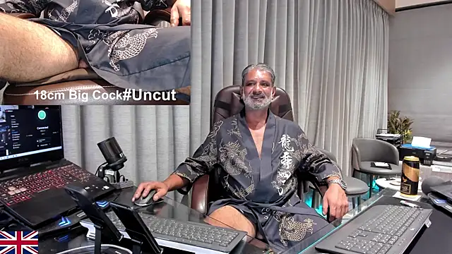 Snapshot of OnlineBossUK chatting on May 24, 10:48 pm OnlineBossUK online show from May 24, 10:48 pm