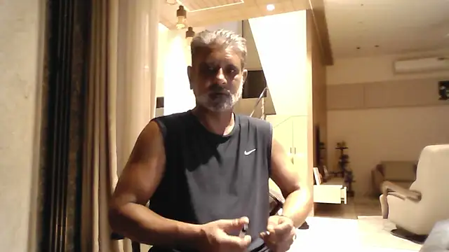 Snapshot of OnlineBossUK chatting on May 27, 5:32 pm OnlineBossUK online show from May 27, 5:32 pm