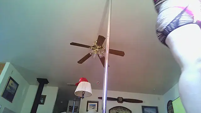 Snapshot of Starla_Quivers chatting on November 3, 11:48 pm Starla Quivers online show from November 3, 11:48 pm