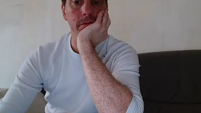 Snapshot of cloupefun chatting on October 29, 7:54 am cloupefun online show from October 29, 7:54 am