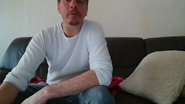 Snapshot of cloupefun chatting on October 30, 8:05 am cloupefun online show from October 30, 8:05 am