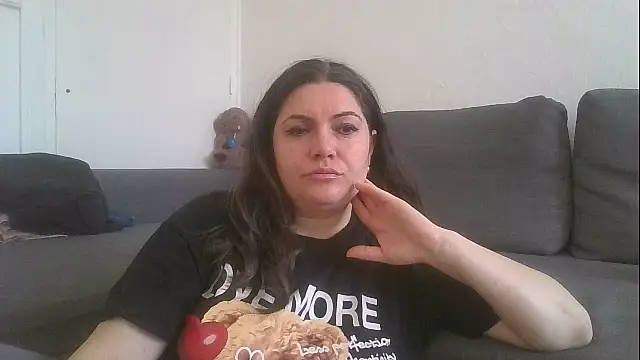 Snapshot of Squirtlady38 chatting on October 6, 8:01 am Squirtlady38 online show from October 6, 8:01 am