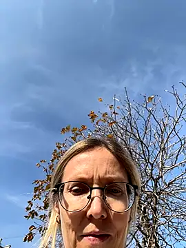 angelmommu online show from November 8, 9:42 am