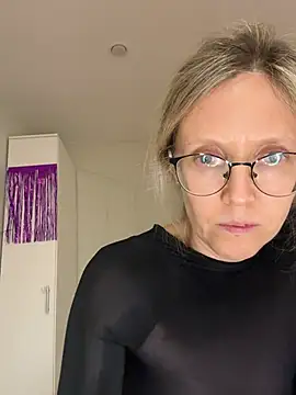 angelmommu online show from February 22, 7:45 pm