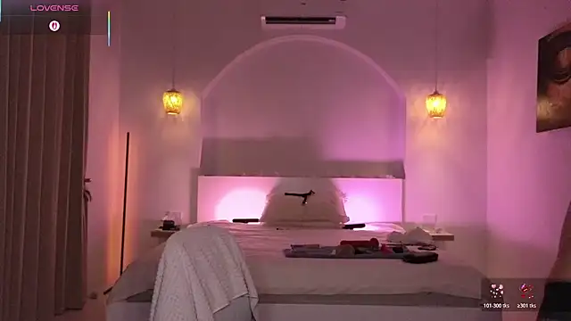 Snapshot of Helena_Karel chatting on November 15, 12:23 pm Helena Karel online show from November 15, 12:23 pm