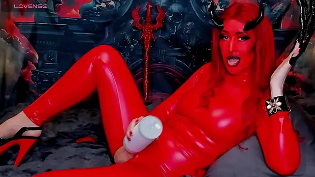 Snapshot of EvaDominatrix chatting on October 12, 7:46 pm EvaDominatrix online show from October 12, 7:46 pm