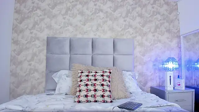 elizabeth coleman online show from September 11, 8:31 pm