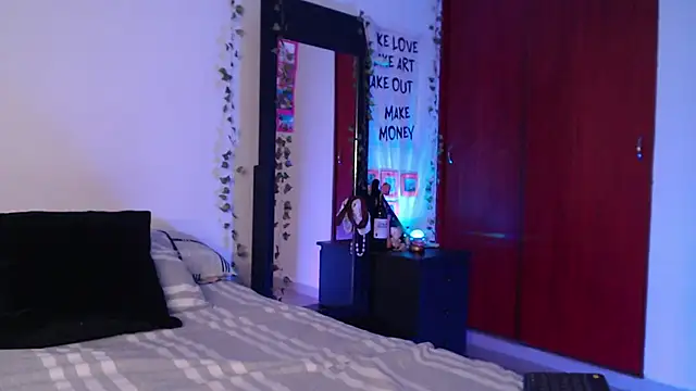 Snapshot of little_kayla_ chatting on August 3, 11:41 pm little kayla online show from August 3, 11:41 pm