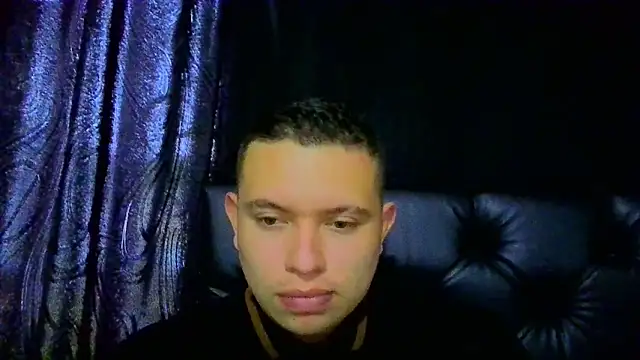 Snapshot of mons41 chatting on June 6, 8:13 pm mons41 online show from June 6, 8:13 pm