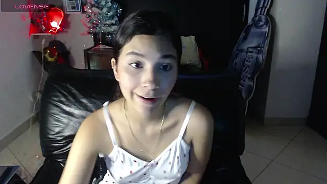 Snapshot of mia__lopez_ chatting on January 11, 12:22 am mia lopez online show from January 11, 12:22 am