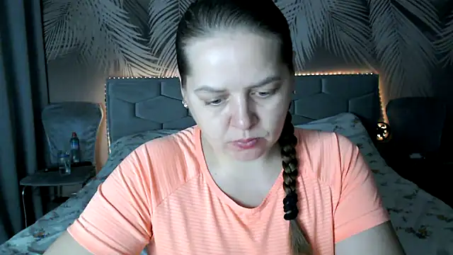 Snapshot of uliastar chatting on December 1, 7:35 am uliastar online show from December 1, 7:35 am