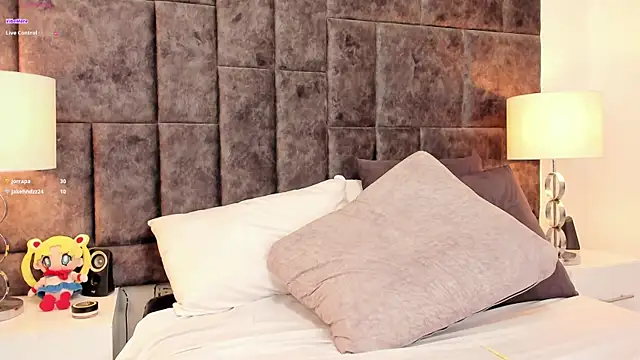 Snapshot of Petit-Rosse chatting on December 17, 3:17 am Petit-Rosse online show from December 17, 3:17 am