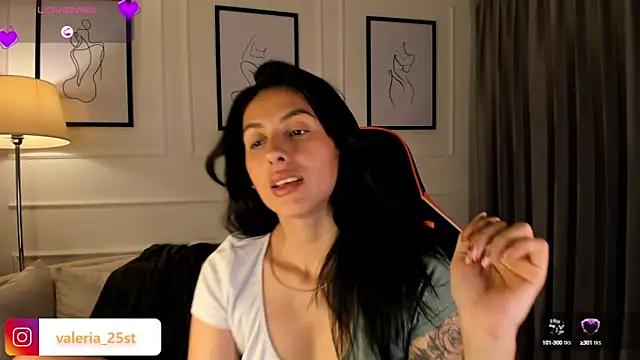 Snapshot of valeriia25_ chatting on March 7, 1:53 am valeriia25 online show from March 7, 1:53 am