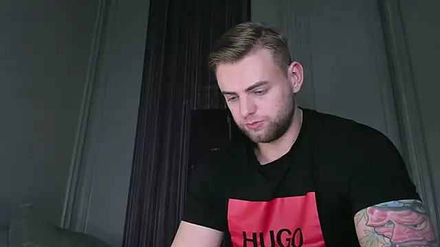 Snapshot of WayneWilson chatting on December 17, 2:22 pm WayneWilson online show from December 17, 2:22 pm