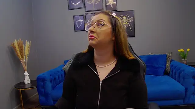 Katewalker  online show from December 9, 6:57 pm