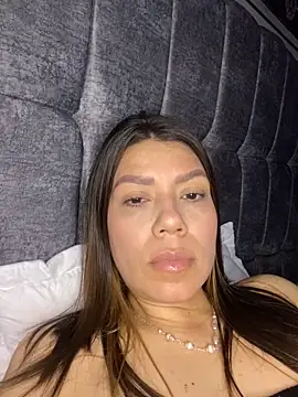 Snapshot of martina_contreras chatting on November 9, 2:04 pm martina contreras online show from November 9, 2:04 pm