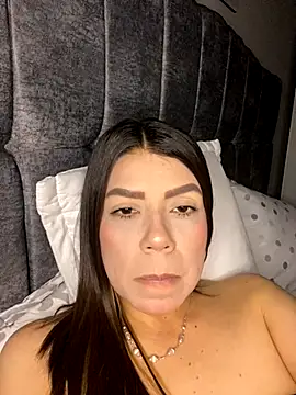 Snapshot of martina_contreras chatting on December 4, 9:07 am martina contreras online show from December 4, 9:07 am