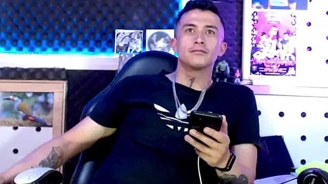 Snapshot of Darko0717 chatting on February 10, 10:51 pm Darko0717 online show from February 10, 10:51 pm
