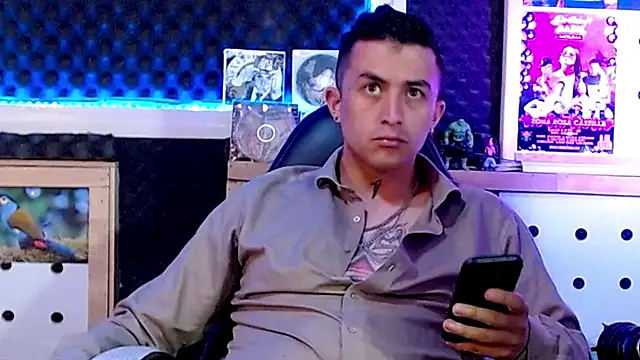 Snapshot of Darko0717 chatting on February 14, 8:37 pm Darko0717 online show from February 14, 8:37 pm