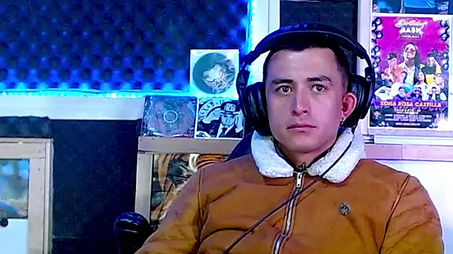 Snapshot of Darko0717 chatting on March 15, 12:25 am Darko0717 online show from March 15, 12:25 am