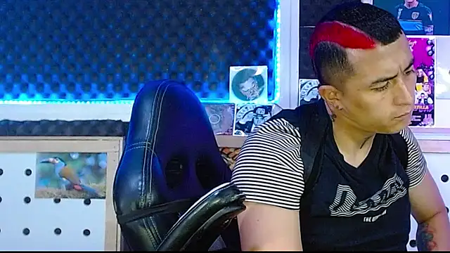 Snapshot of Darko0717 chatting on March 21, 2:07 pm Darko0717 online show from March 21, 2:07 pm