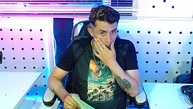 Darko0717 online show from November 14, 9:57 pm