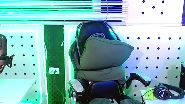 Darko0717 online show from November 24, 1:44 pm