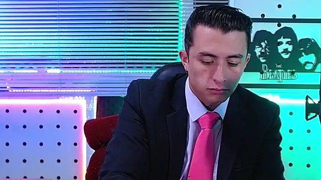 Snapshot of Darko0717 chatting on June 19, 1:37 pm Darko0717 online show from June 19, 1:37 pm