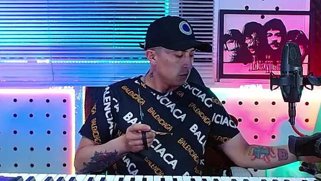 Snapshot of Darko0717 chatting on July 9, 10:36 pm Darko0717 online show from July 9, 10:36 pm