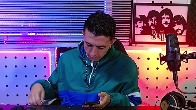 Snapshot of Darko0717 chatting on July 18, 11:30 pm Darko0717 online show from July 18, 11:30 pm