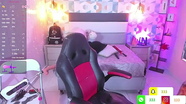 Snapshot of LIA_ROUX1 chatting on January 16, 2:51 am LIA ROUX1 online show from January 16, 2:51 am