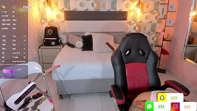 Snapshot of LIA_ROUX1 chatting on February 7, 2:40 am LIA ROUX1 online show from February 7, 2:40 am