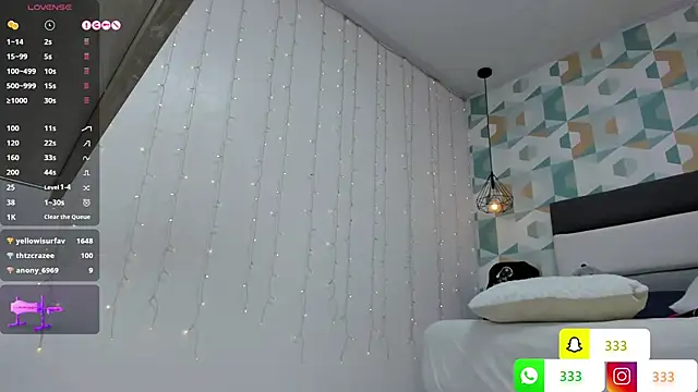 Snapshot of LIA_ROUX1 chatting on February 12, 8:59 am LIA ROUX1 online show from February 12, 8:59 am