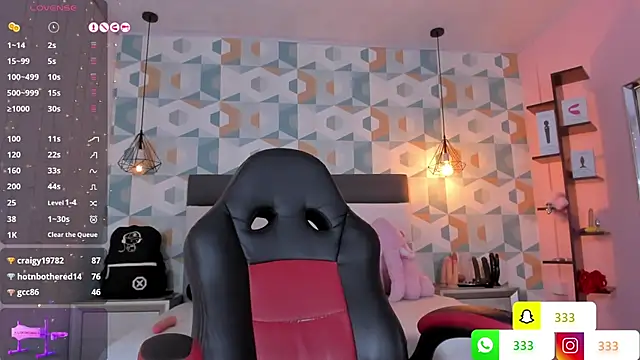 Snapshot of LIA_ROUX1 chatting on March 10, 8:59 am LIA ROUX1 online show from March 10, 8:59 am