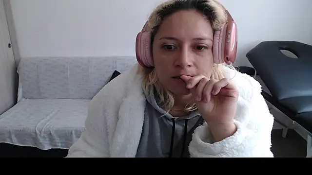 MommyMiaWs online show from March 8, 1:03 pm