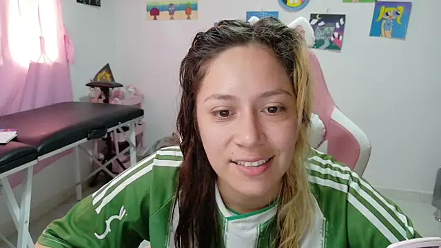 MommyMiaWs online show from December 15, 3:49 pm