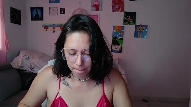 Snapshot of MommyMiaWs chatting on June 24, 2:27 pm MommyMiaWs online show from June 24, 2:27 pm