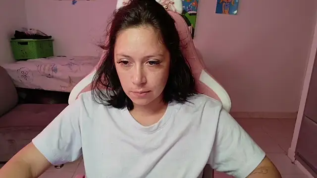 Snapshot of MommyMiaWs chatting on July 14, 2:34 pm MommyMiaWs online show from July 14, 2:34 pm