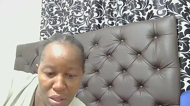Snapshot of sluttylaura21 chatting on May 19, 4:52 am sluttylaura21 online show from May 19, 4:52 am