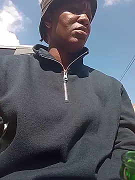 Snapshot of sluttylaura21 chatting on May 24, 10:42 am sluttylaura21 online show from May 24, 10:42 am
