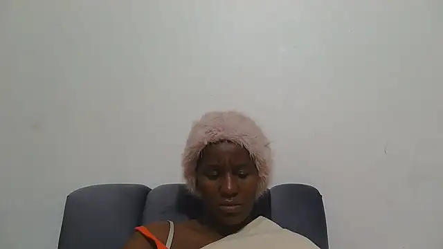 sluttylaura21 online show from June 19, 5:39 pm