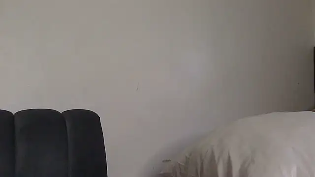 sluttylaura21 online show from July 5, 5:58 am