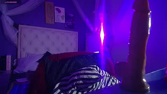 Snapshot of samanthaanderson_ chatting on December 13, 5:43 pm samanthaanderson  online show from December 13, 5:43 pm