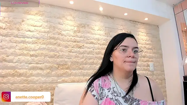 anette cooper online show from December 15, 3:22 am